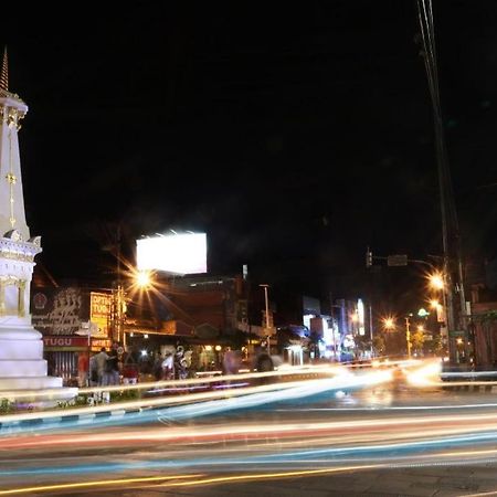 Oyo 90804 Oma Uti Homestay Syariah Jogjacarta Exterior foto