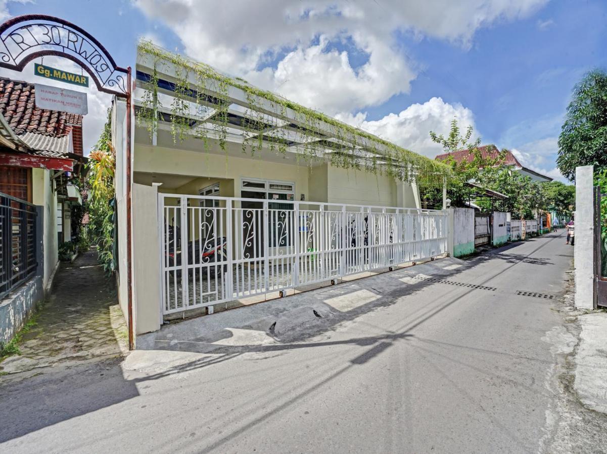 Oyo 90804 Oma Uti Homestay Syariah Jogjacarta Exterior foto