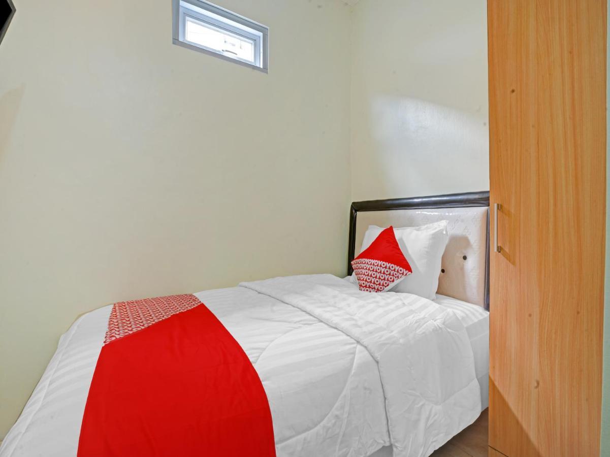 Oyo 90804 Oma Uti Homestay Syariah Jogjacarta Exterior foto