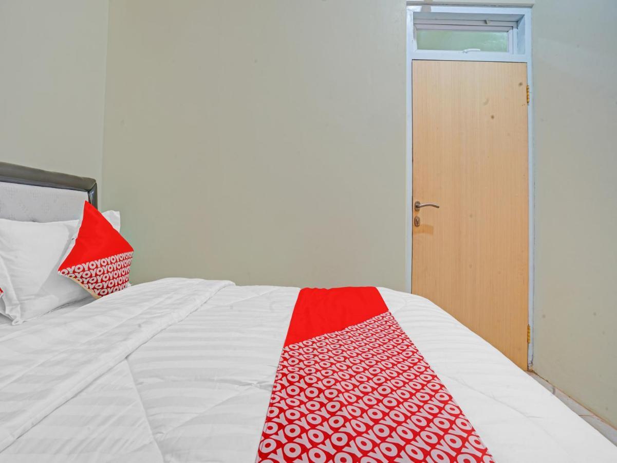 Oyo 90804 Oma Uti Homestay Syariah Jogjacarta Exterior foto