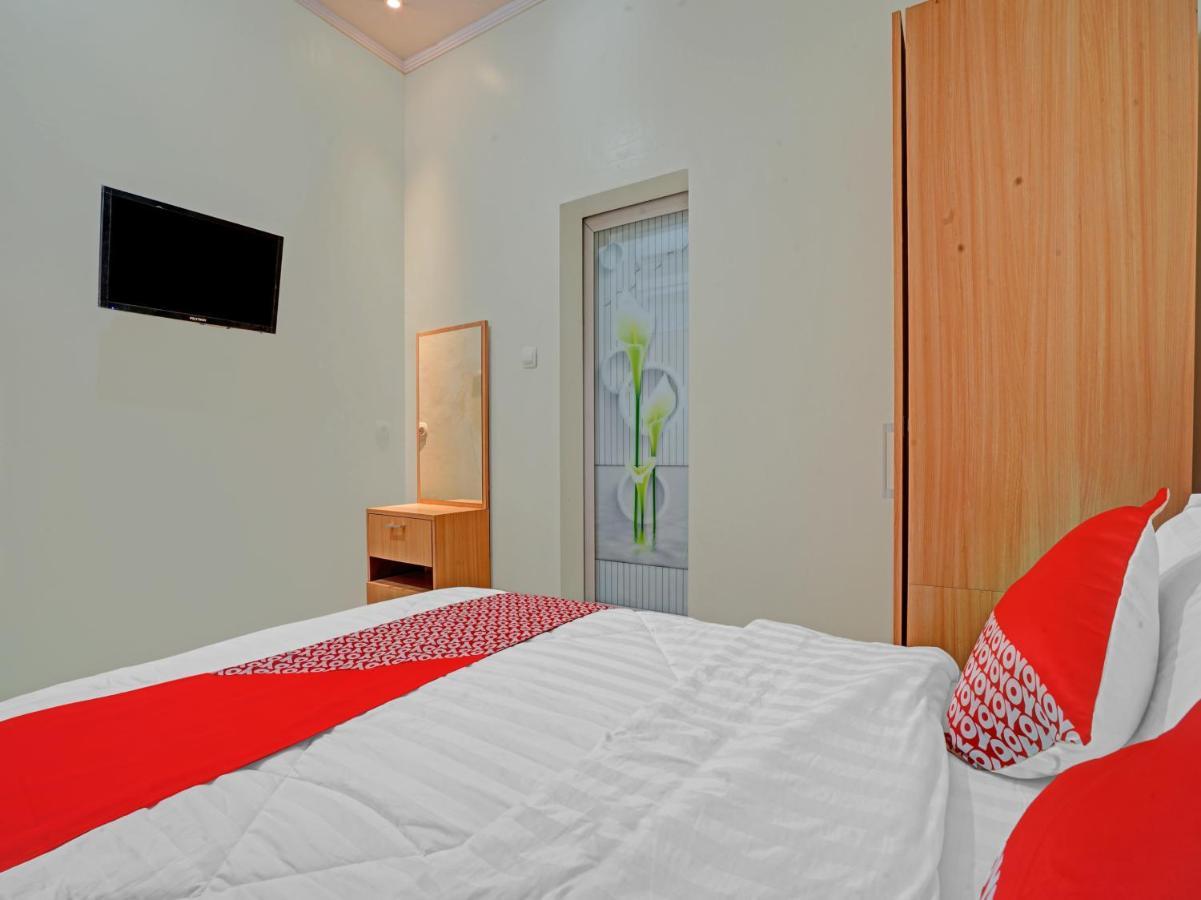 Oyo 90804 Oma Uti Homestay Syariah Jogjacarta Exterior foto