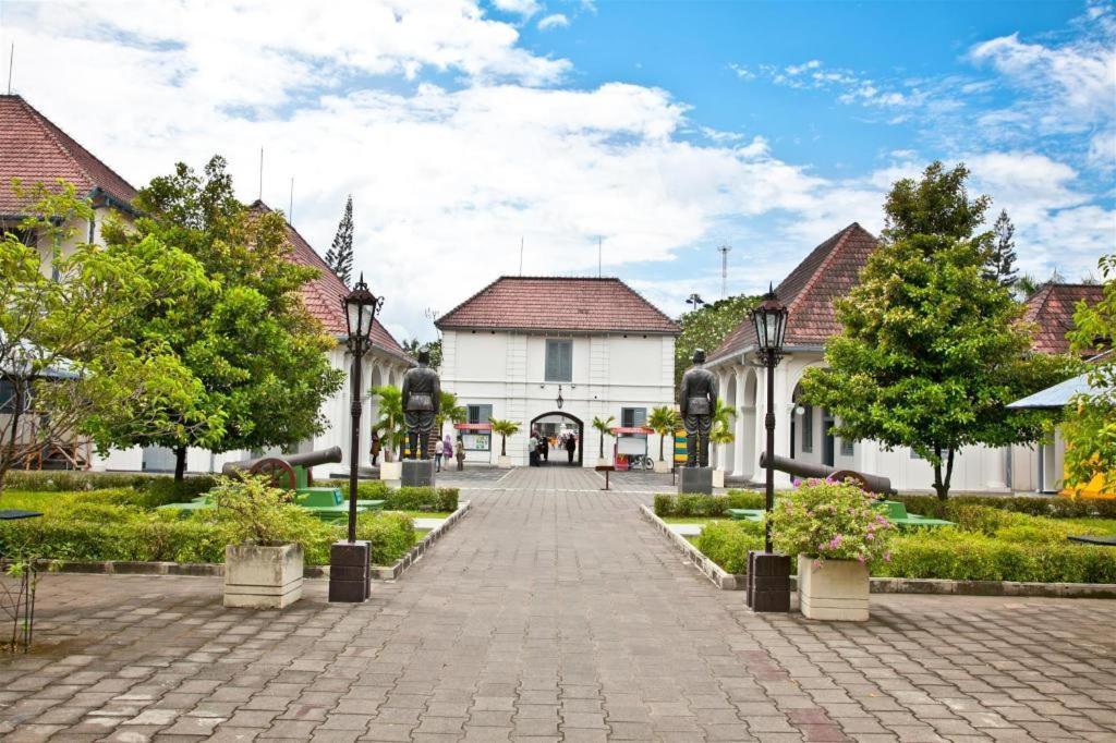 Oyo 90804 Oma Uti Homestay Syariah Jogjacarta Exterior foto